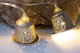Diese Wunderschone 10er Lichterkette Im Upcycling Look Wurde Aus Nespressokapseln Gefertig Nespressokapseln Basteln Basteln Mit Kaffeekapseln Nespresso Basteln