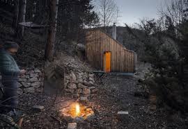 We have selected 6 modern cabin houses to show you how to arrange a space close to nature and comfortable at the same time. The Modern Cabin 14 Moody Wilderness Getaways Go Beyond The Rustic Urbanist
