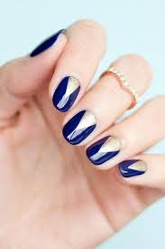Uñas de gelish color azul marino. Unas Decoradas Azul Con Dorado Unas Decoradas Unas Azules Manicura De Unas