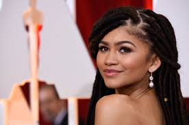 Dias De Cinefilia On Twitter Aos 24 Anos Zendaya Se Tornou A Atriz Mais Jovem A Vencer O Emmy De Melhor Atriz Em Serie De Drama E A Segunda Atriz Negra A