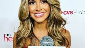 Amanda Dillon's Instagram, Twitter & Facebook