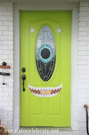 La Terrifiante Decoration Halloween Pour La Porte D Entree Idee Deco Halloween Deco Halloween Decoration Halloween
