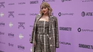 Sur.ly for wordpress sur.ly plugin for wordpress is free of charge. Taylor Swift Shares Personal Photos With Maisie Williams Olivia Rodrigo And Griff After The Brit Awards