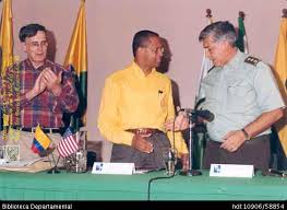 Artículos, fotos, videos, análisis y opinión sobre archivo de noticias en colombia y el mundo sobre general rosso jose serrano. El Embajador De Estados Unidos Kurtis Kaman Victor Julio Gonzalez Y El General Rosso Jose Serrano Cadena Director De La Aduana Nacional Durante Una Reunion En La Sociedad Portuaria Biblioteca Digital