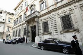 Parola di franco zeffirelli, che all'adnkronos racconta l'incontro di ieri con il leader di forza italia, silvio berlusconi. Berlusconi Addio A Palazzo Grazioli Si Trasferisce Nella Villa Di Zeffirelli Corriere It