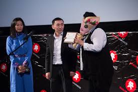 Xinjiang uyghur autonomous region) җуңгониң йәр көлими әң чоң болған өлкә вә аптоном район дәриҗилик бөлики. Naryn Igilik Poluchil Premiyu Vybor Kritikov