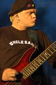 Obrázky, zvuky či videa k tématu čeští zpěváci na wikimedia commons. Vilem Cok Ireport Music Style Magazine