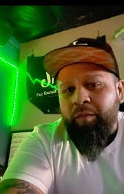 If you're dating him (Joe, Jose, Panda) just know he apparently likes to  date multiple women. He was in a 2.5 year relationship- lived with the  woman, but also was having an