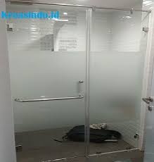 Harga kanopi kaca tempered | kanopi kaca merupakan salah satu material pelengkap pada sebuah rumah, letaknya bisa diteras depan, samping atau teras, kanopi balkon, maupun kanopi kaca skylight pada ruang tamu, kamar mandi, dapur, dan juga kanopi kaca yang bagus untuk carport rumah anda. Inilah Hal Yang Harus Anda Ketahui Tentang Kaca Tempered Kamar Mandi