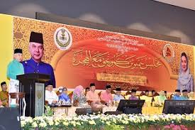 0 ratings0% found this document useful (0 votes). Dato Mohammad Nor Bin Khalid Ustaz Ahmad Bin Awang Terima Anugerah Tokoh Ar Ridzuan Dan Maal Hijrah Perak 11 September 2018