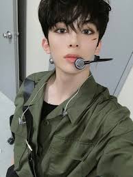 Pin By Hanii On Veri Very Korean Idol Reality Show Jellyfish Entertainment