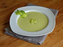 Cremesuppe Aus Stangensellerie Ein Leckeres Rezept Aus Der Kategorie Kochen Bewertungen 6 Durchschnitt O 3 8 Cremesuppe Sellerie Rezepte Sellerie Suppe