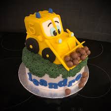 Für den bagger habe ich alle einzelteile aus modellierfondant angefertigt und mit zuckerkleber aneinander geklebt; Kuchen Bagger Kuchen Fee