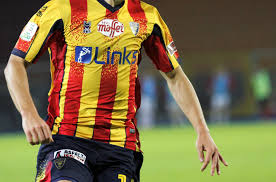 Nineteen of the twenty clubs voted in favour of the move in an argument over television rights; U S Lecce Arriva Il Canale Tematico Calcio Lecce