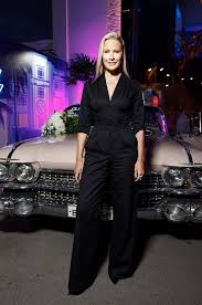 Maybe you would like to learn more about one of these? Kak U Dzhokera 40 Letnie Elena Letuchaya I Ani Lorak Pohvastali Ulybkami Kak Pod Kopirku Krauzer Ru