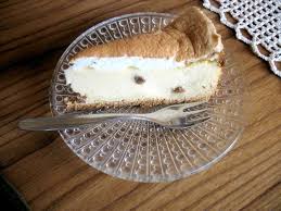 Quark Schmand Torte Mit Baiserhaube Rezept Frag Mutti Rezept Torten Lebensmittel Essen Baiserhaube