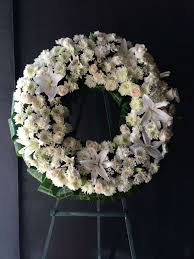 Check spelling or type a new query. Circle Of White Mums Soft Peach Roses And White Lilies Wreath F30012 In Honolulu Hi Flower Fair