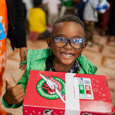 𝐇𝐨𝐰 𝐝𝐢𝐝 𝐲𝐨𝐮 𝐬𝐭𝐚𝐫𝐭 𝐩𝐚𝐜𝐤𝐢𝐧𝐠 𝐬𝐡𝐨𝐞𝐛𝐨𝐱 𝐠𝐢𝐟𝐭𝐬?  🎁 Whether through your church, a friend, a school project, or a local  group, we'd love to hear your story—drop it in the comments below!