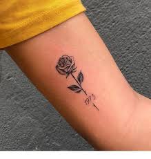 Is it a traditional rose pattern on your feet which might . Kleine Rose Sweet Tattoo Inspirational Ladies Tattoo Ladies I Tattoos For Daughters Tattoos Hand Tattoos