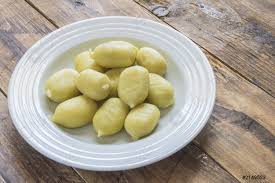 Si te gustan las recetas con patatas, seguro que las siguientes te encantan: Preparacion De Noquis Rellenos De Pesto Foto De Stock Crushpixel