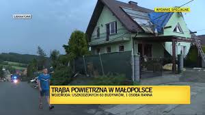 Potrafi manipulować wiatrem, tworząc wokół siebie potężne podmuchy, poruszając tylko ręką. Ko4wuovucqieem