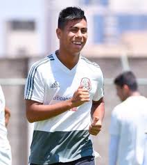 Efrain alvarez, left, is still young but boasts the body to put up with the aggression and presence of mls stars such as bastian schweinsteiger. Efrain Alvarez Sorprendio A Sus Seguidores De Mexico Tras Renovar Con La Galaxy Y Atraer El Interes De Europa Strikers Mexico Fichajes