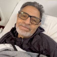 Silverio Pérez es operado y se deja ver en el hospital