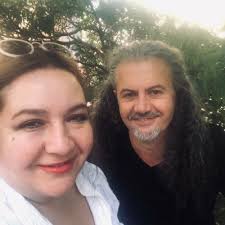 With sukru ozyildiz, melisa senolsun, ugur yücel, ezgi senler. Hulya Duyar Kimdir