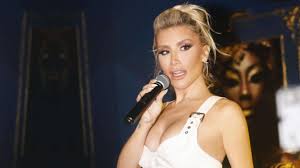 İrem Derici, iç çamaşırı sorusuna cevap verirken oyuncu Murat Balcıyı ifşa  etti: 3 yıldır don giydiremiyoruz haberi