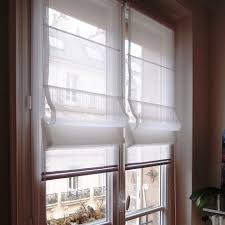 Intimite Et Transparence Des Stores En Voilage De Lin Delicatement Finis Par Un Double Galon Decor Loulou Jasmin Rideaux Idee Deco Rideaux Voilage Fenetre