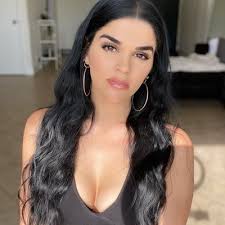 Amanda Casteel's Instagram, Twitter & Facebook