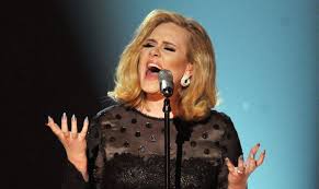 Die britische musikerin hatte sich 2019 von simon konecki getrennt, mit dem sie den gemeinsamen sohn angelo hat. Adele Zeigt Neuen Freund Wer Ist Rich Paul
