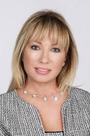 Lori Stein's Instagram, Twitter & Facebook