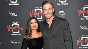 12,730 likes · 23 talking about this. Eva Benetatou Tief Verletzt Von Ex Freund Chris Gala De