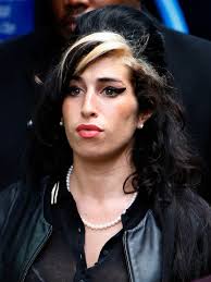 Die britische sängerin amy winehouse ist an den folgen übermäßigen alkoholkonsums gestorben. Zum Tod Von Amy Winehouse Du Weisst Ich Bin Nicht Gut Pop Faz