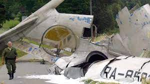 Zum jahrestag am ersten juli reisten 120 hinterbliebenen zum unglücksort. Uberlingen Am Bodensee Hollywood Verfilmt Flugzeugungluck Mit 71 Toten Augsburger Allgemeine
