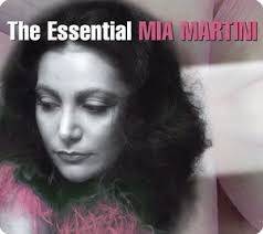 Mia martini (left) with sister loredana bertè she was born domenica bertè in 1947 in bagnara calabra ( reggio calabria ), southern italy , the second among four daughters. Mia Martini The Essential Mia Martini Songtexte Lyrics Ubersetzungen Horproben