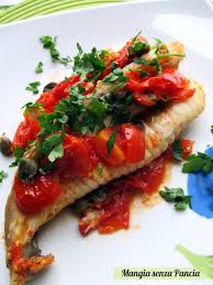 Ricetta orata all'acqua pazza uno dei migliori secondi di pesce della cucina italiana. Coda Di Rospo Con Pomodorini E Capperi