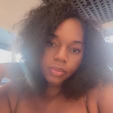 Mom to 2. Wants a baller! NBA of NFL player! But will date a man who makes  $60K. Must be generous