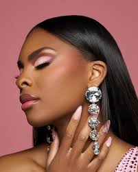 🌸 Blooming with beauty and grace 🌸 “Bloom into the person you were always  meant to be, and embrace your unique path and journey.” Photographer:  @sirmilphotography Director: @itshandsome_mil Makeup Artist: @aleedeion_  Hairstylist: @