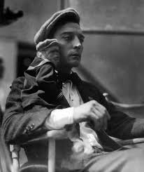 Estrellas de cine clásico pasando tiempo con sus mascotas