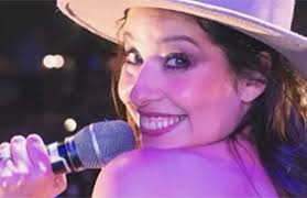 El jocoso comentario de Millaray Viera tras posar y compartir foto con una  transparencia