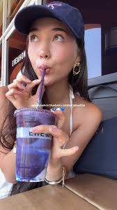 would you try it? 🫐☁️ #erewhon #erewhonmarket #erewhonsmoothie #losangeles  #elsahosk #erewhonsmoothiereview #erewhonprices