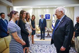 Melissa derosa, a top aide to new york governor andrew cuomo since 2017, has abruptly resigned, as her boss faces a criminal complaint and potential impeachment after a state investigation found that he sexually harassed 11 women. Melissa Derosa On Twitter Gov Cuomo Met With President Rivlin Upon Arrival In Jerusalem This Morning With The Message Of Solidarity During Heightened Anti Semitism Our Jewish Community Is An Intrinsic Part Of