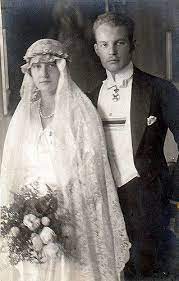 prince ludwig philipp of thurn taxi and his bride princess elisabeth of luxemburg royal wedding gowns royal wedding dress vintage wedding photos