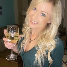 Ayla Hooper's Instagram, Twitter & Facebook