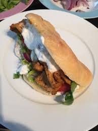 Gyros Im Flasenbrot Gyros Fladenbrot Lebensmittel Essen
