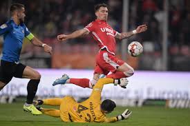He is 22 years old from romania and playing for dinamo bucurești in the romania liga i (1). Liga 1 Dinamo Victorie NesperatÄƒ Cu Fc Voluntari In Ultimul Meci Din Prima EtapÄƒ