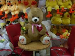 Güzel kırmızı bir şarap olabilir. Kiza Ne Hediye Alinir