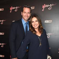 Svu star mariska hargitay brought milk bar treats to voters who are voting early by. Mariska Hargitay And Peter Hermann Reveal Their Marriage Secrets Dun Dun